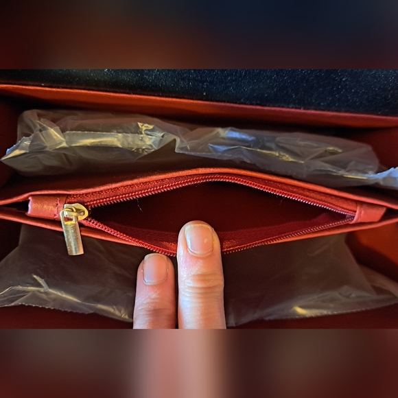 NWOT CROSSBODY WAFFLE BAG - Picture 13 of 13